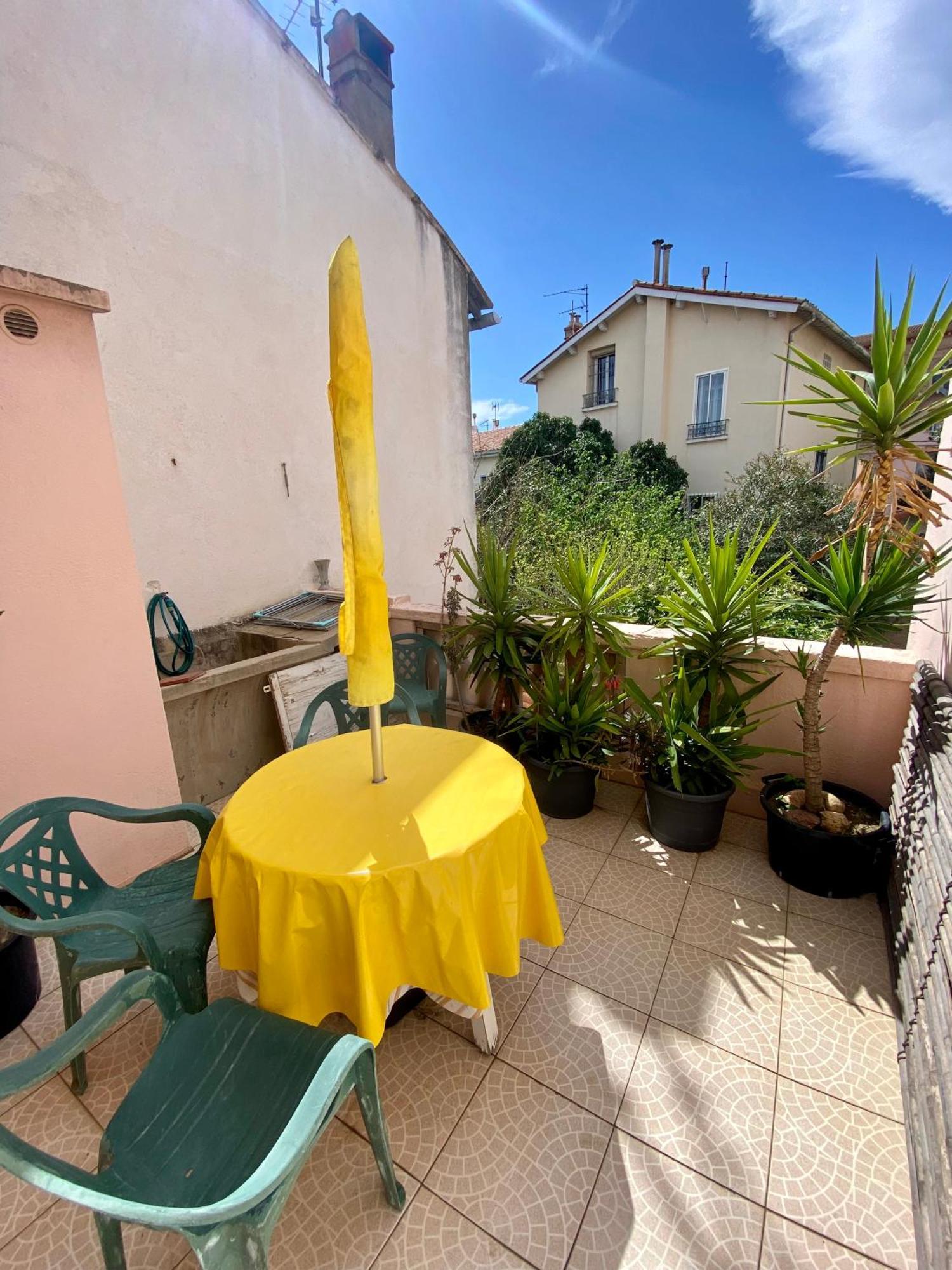 Grand Appartement En Centre Ville Avec Terrasse แปร์ปินญอง ภายนอก รูปภาพ